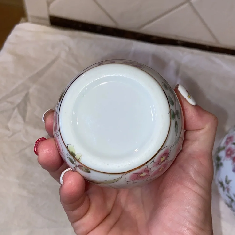 Like new Beautiful porcelain Nantucket Bedside carafe set